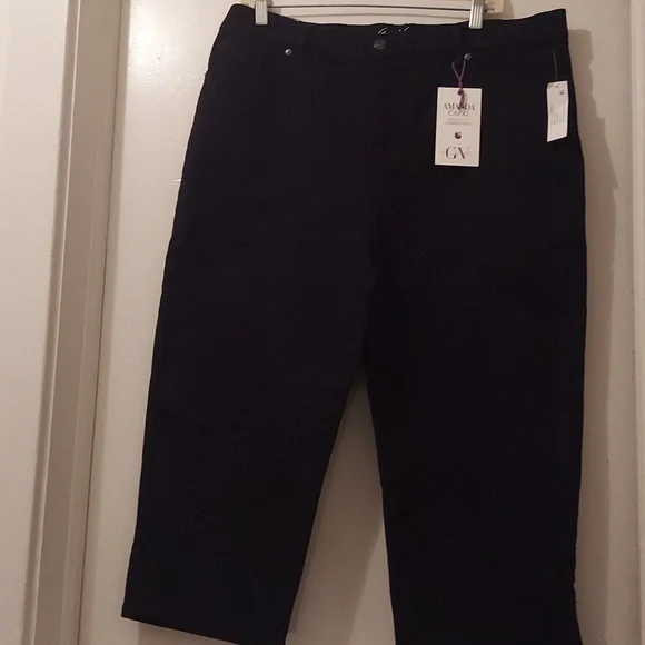 GLORIA VANDERBILT NWT Amanda Capri black jeans built in slimming panel size 16 - Picture 1 of 7